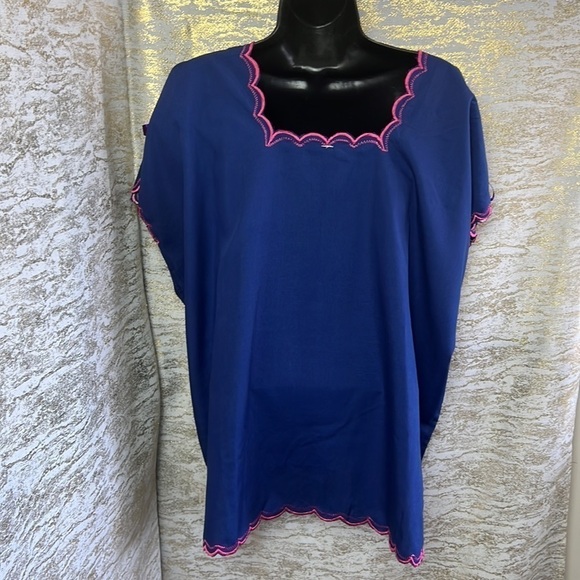 Vintage🧚‍♀️ Navy Blue Floral Embroidered Mexican Blouse - Picture 8 of 11